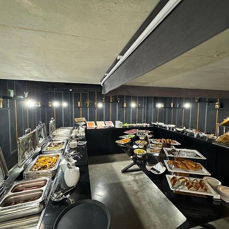 Sunshine Apartments Batumi Bagian luar foto
