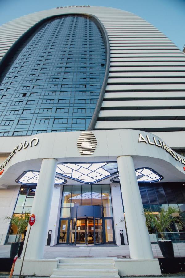 Sunshine Apartments Batumi Bagian luar foto