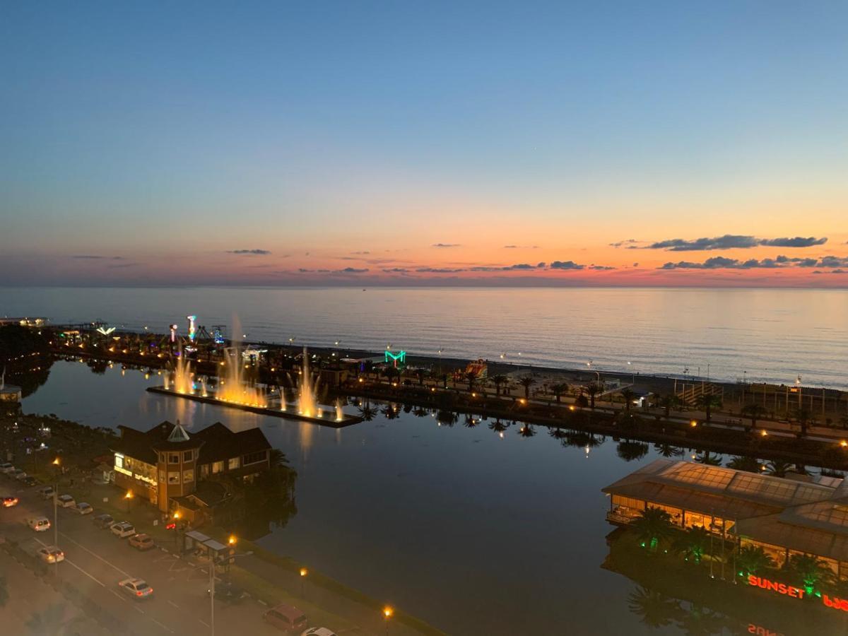 Sunshine Apartments Batumi Bagian luar foto