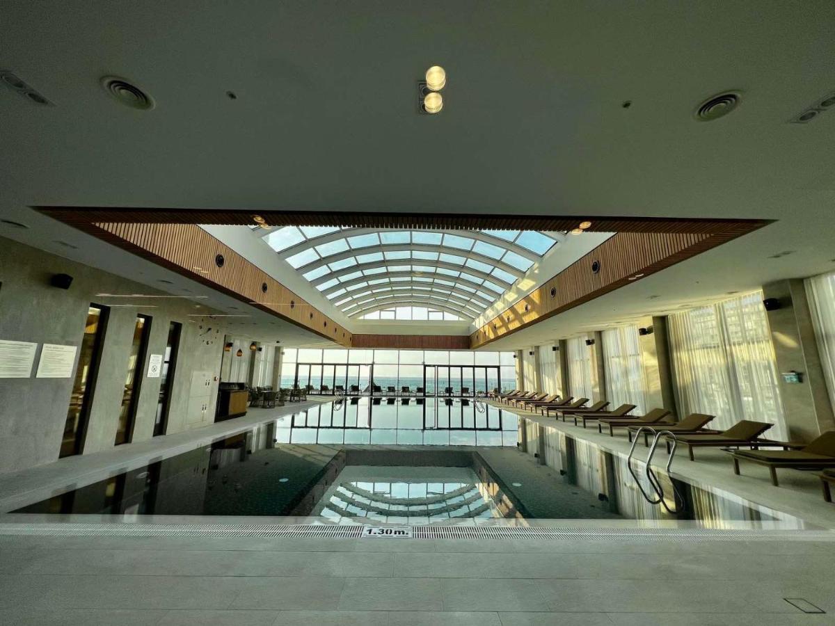 Sunshine Apartments Batumi Bagian luar foto