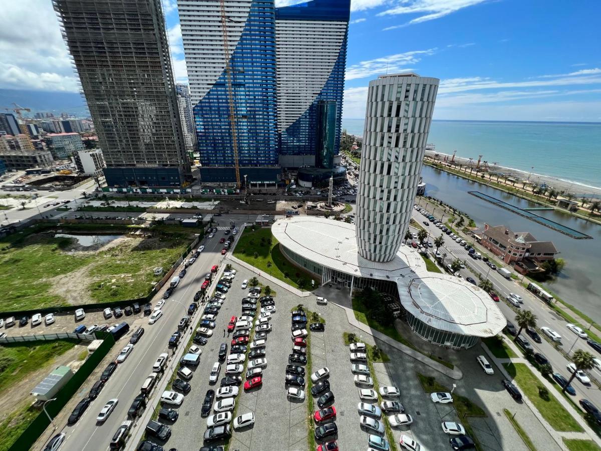 Sunshine Apartments Batumi Bagian luar foto