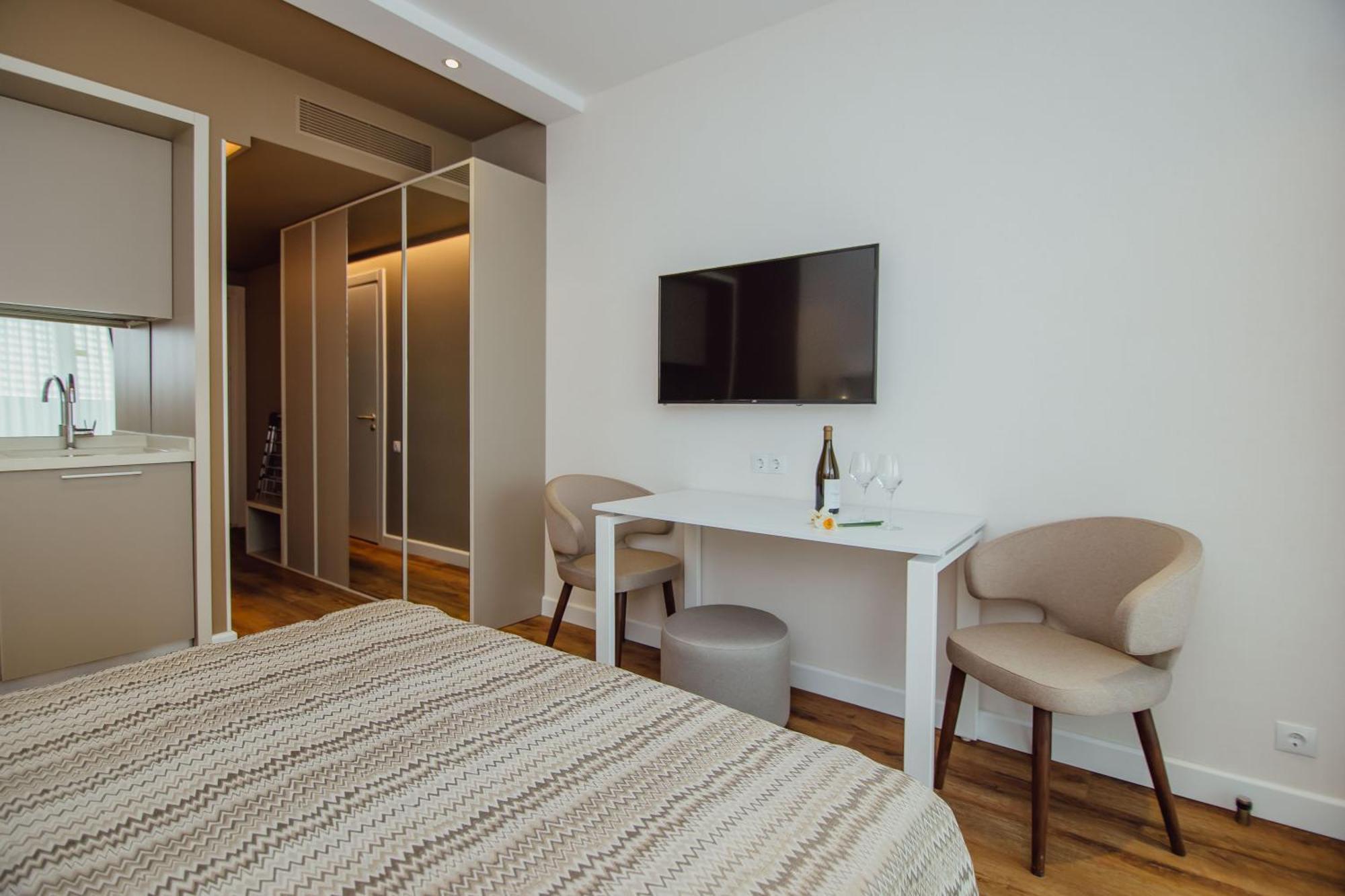 Sunshine Apartments Batumi Bagian luar foto