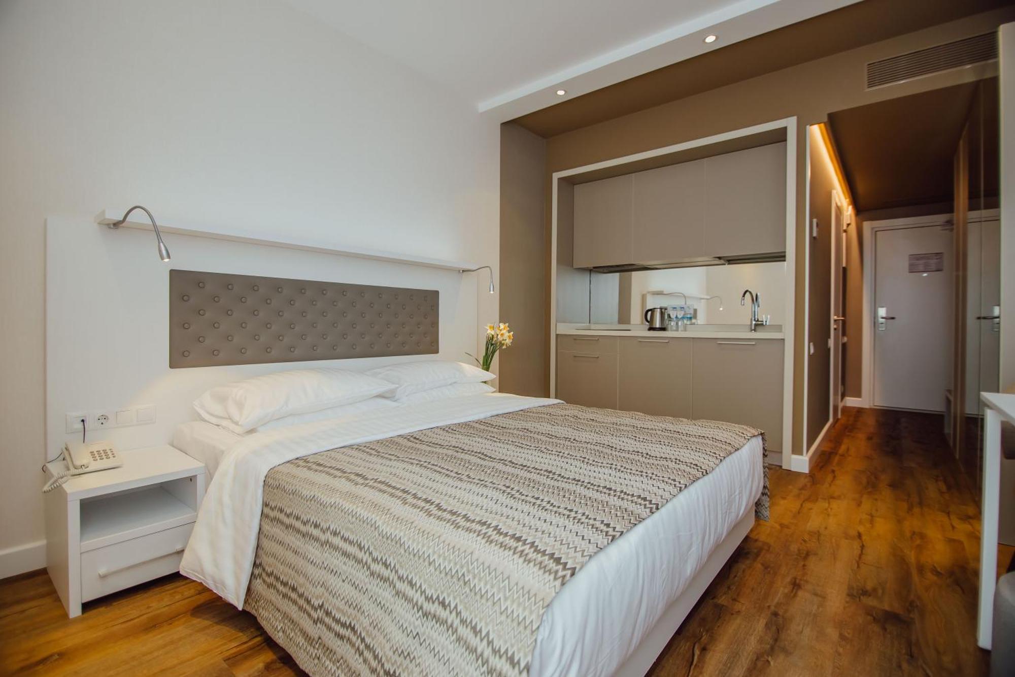 Sunshine Apartments Batumi Bagian luar foto