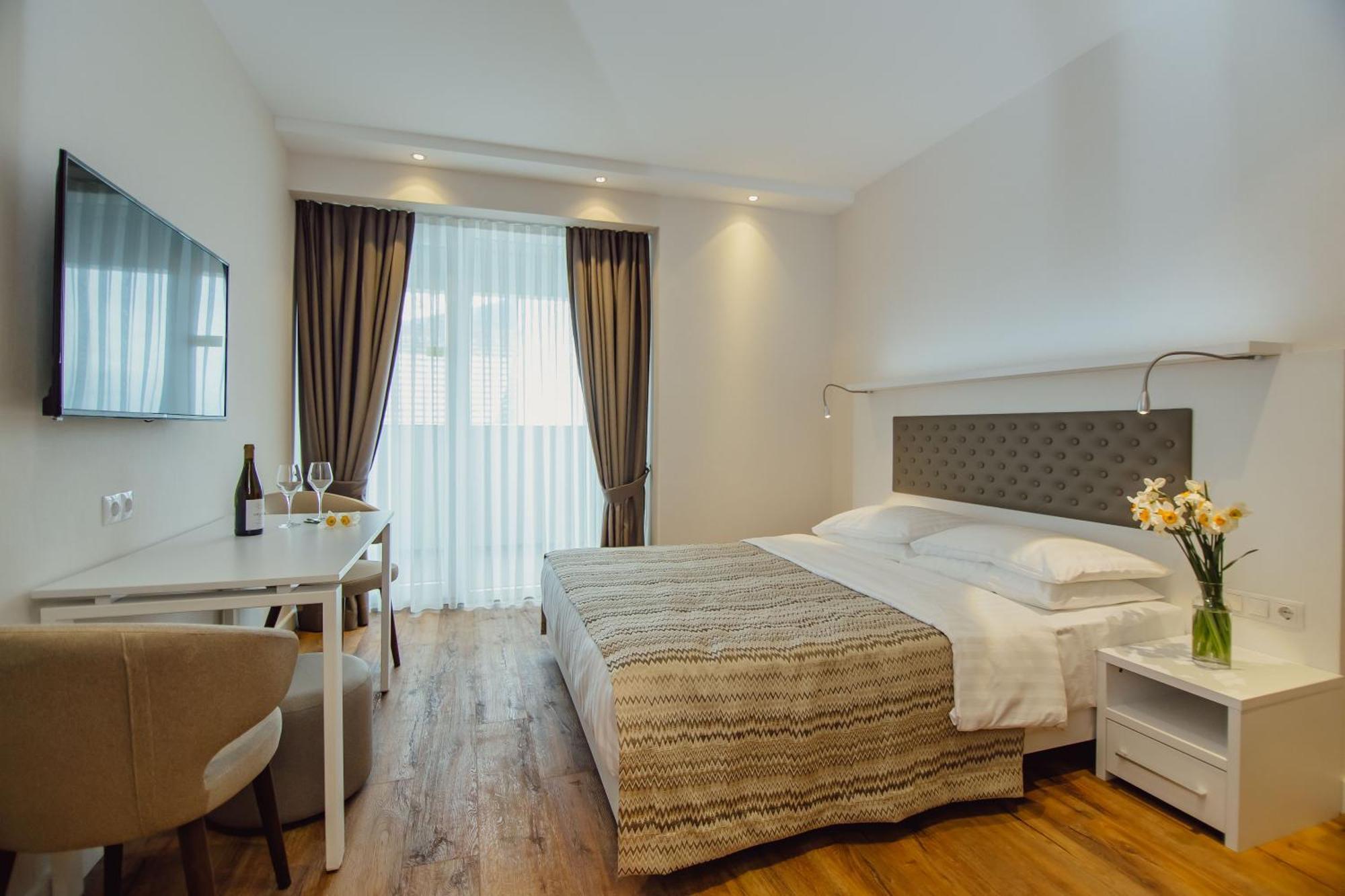 Sunshine Apartments Batumi Bagian luar foto