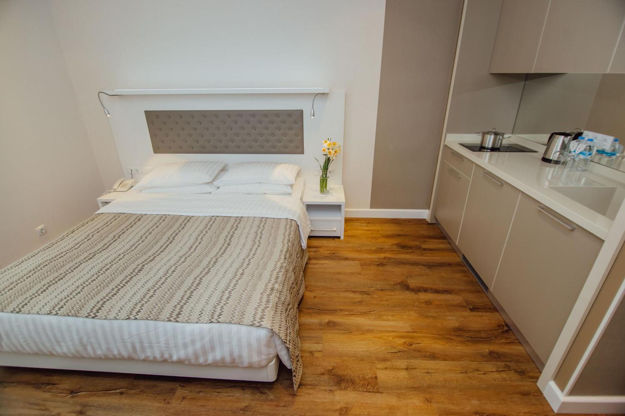 Sunshine Apartments Batumi Bagian luar foto