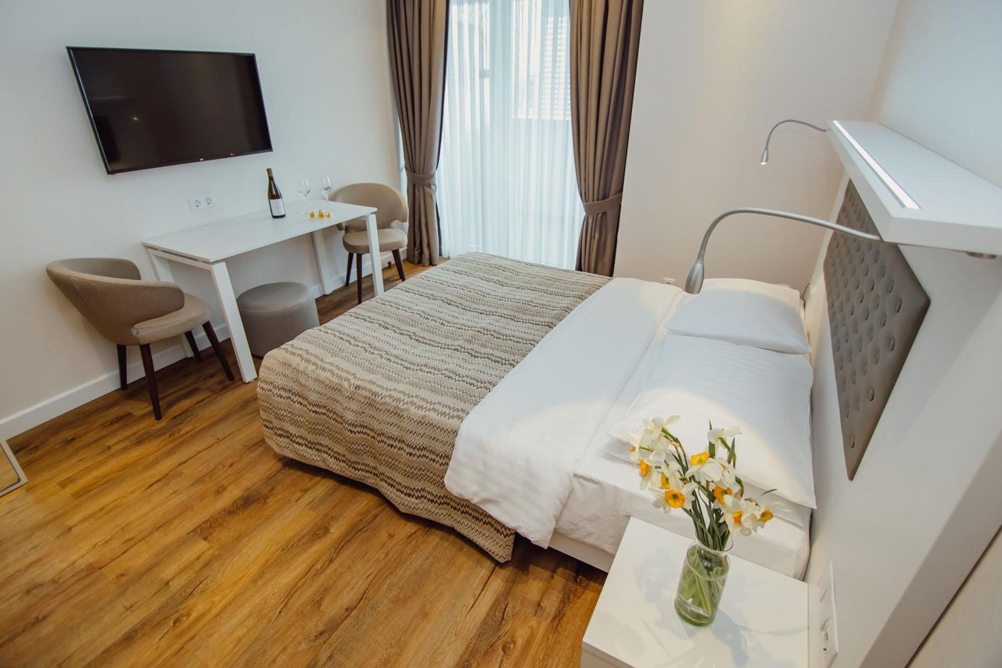 Sunshine Apartments Batumi Bagian luar foto