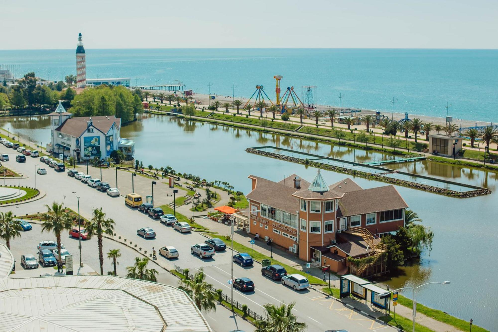 Sunshine Apartments Batumi Bagian luar foto