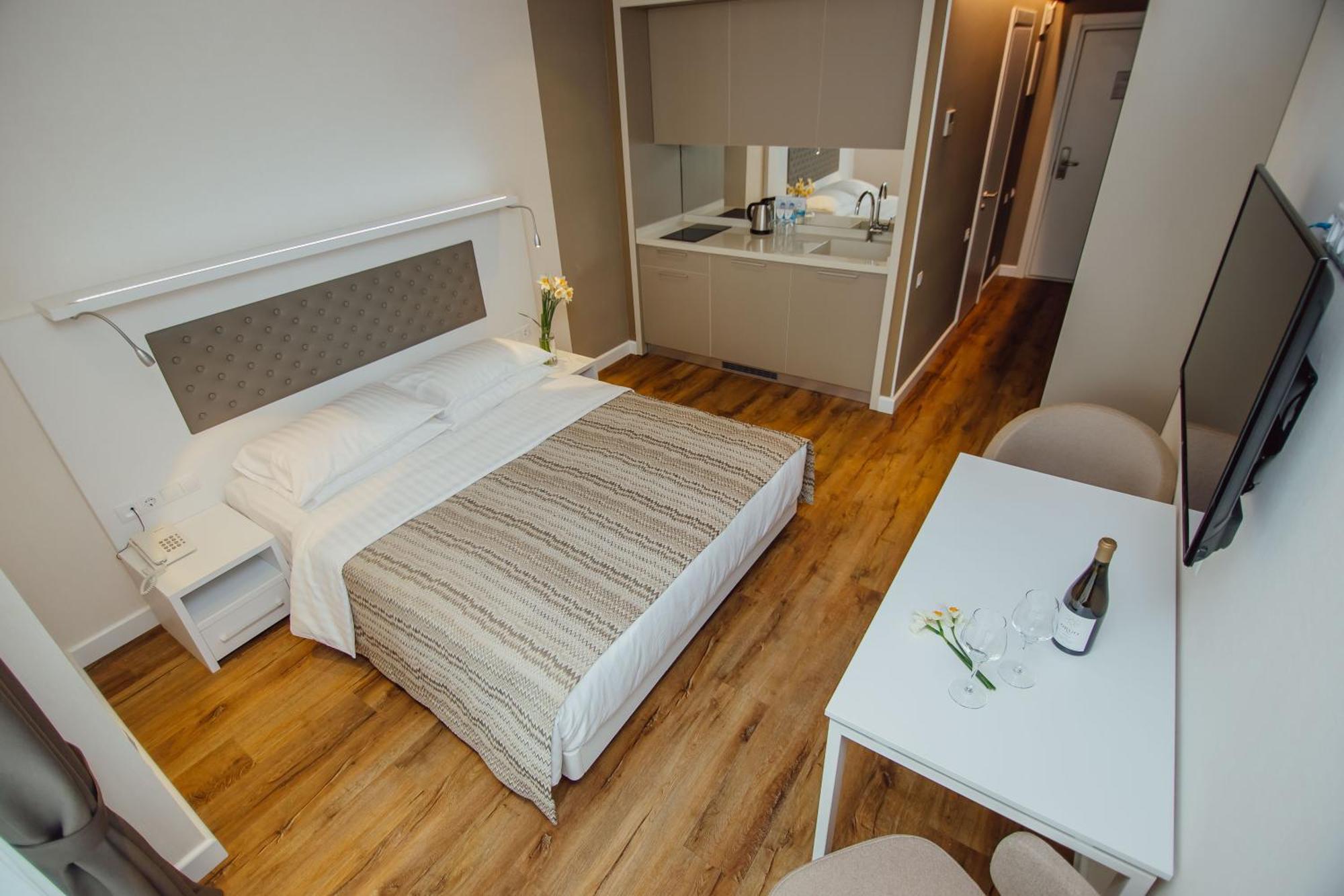 Sunshine Apartments Batumi Bagian luar foto