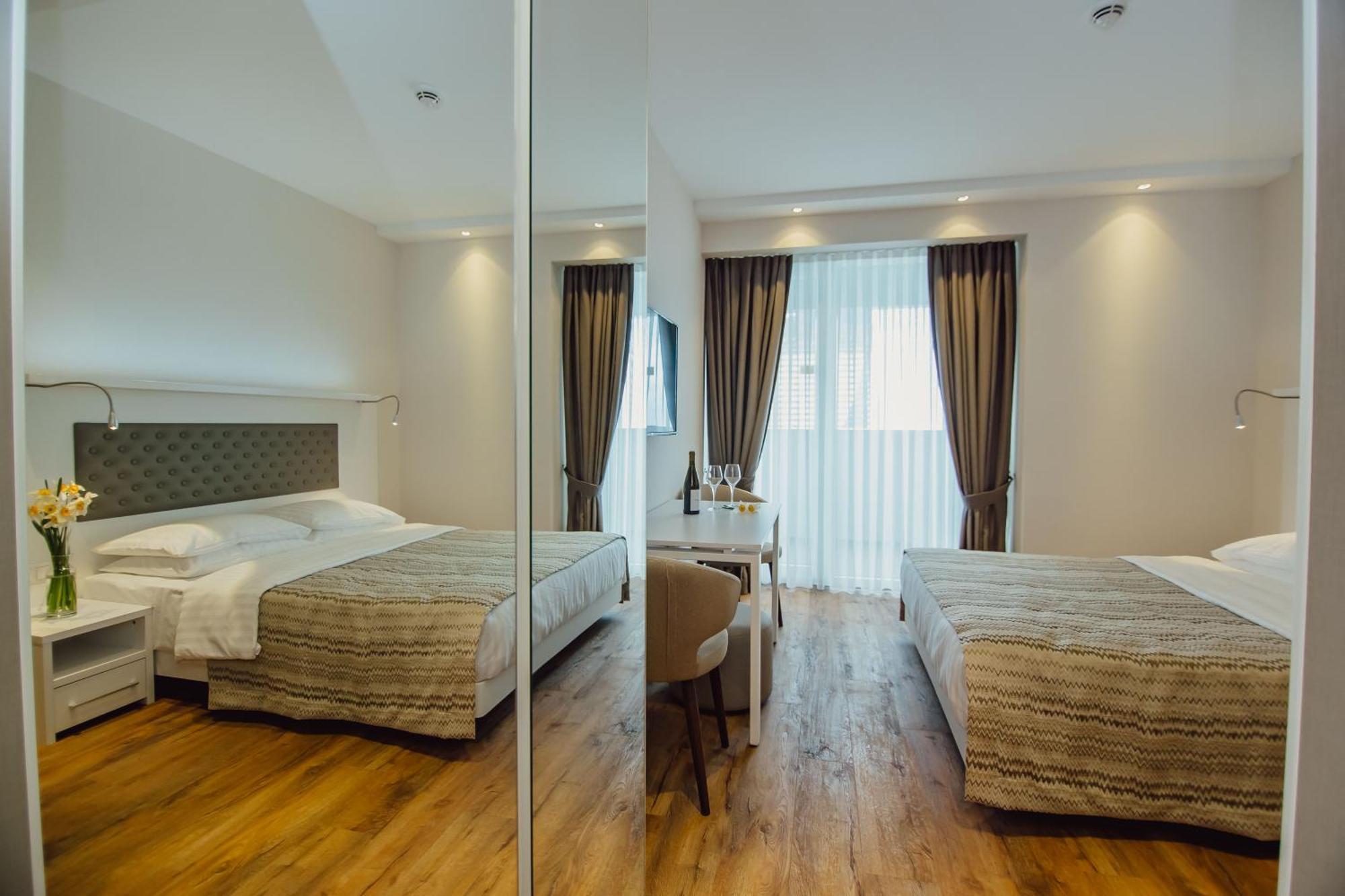 Sunshine Apartments Batumi Bagian luar foto