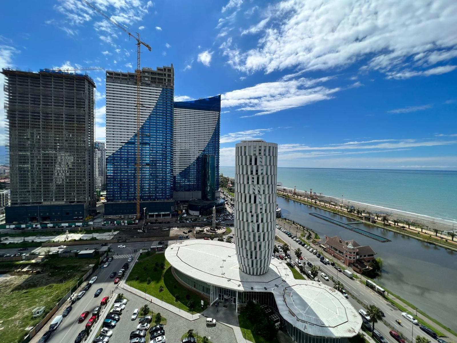 Sunshine Apartments Batumi Bagian luar foto