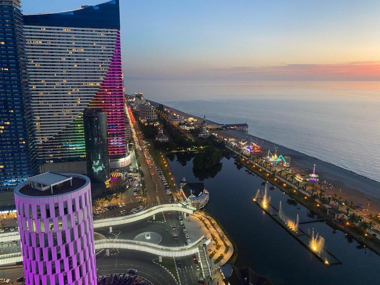 Sunshine Apartments Batumi Bagian luar foto