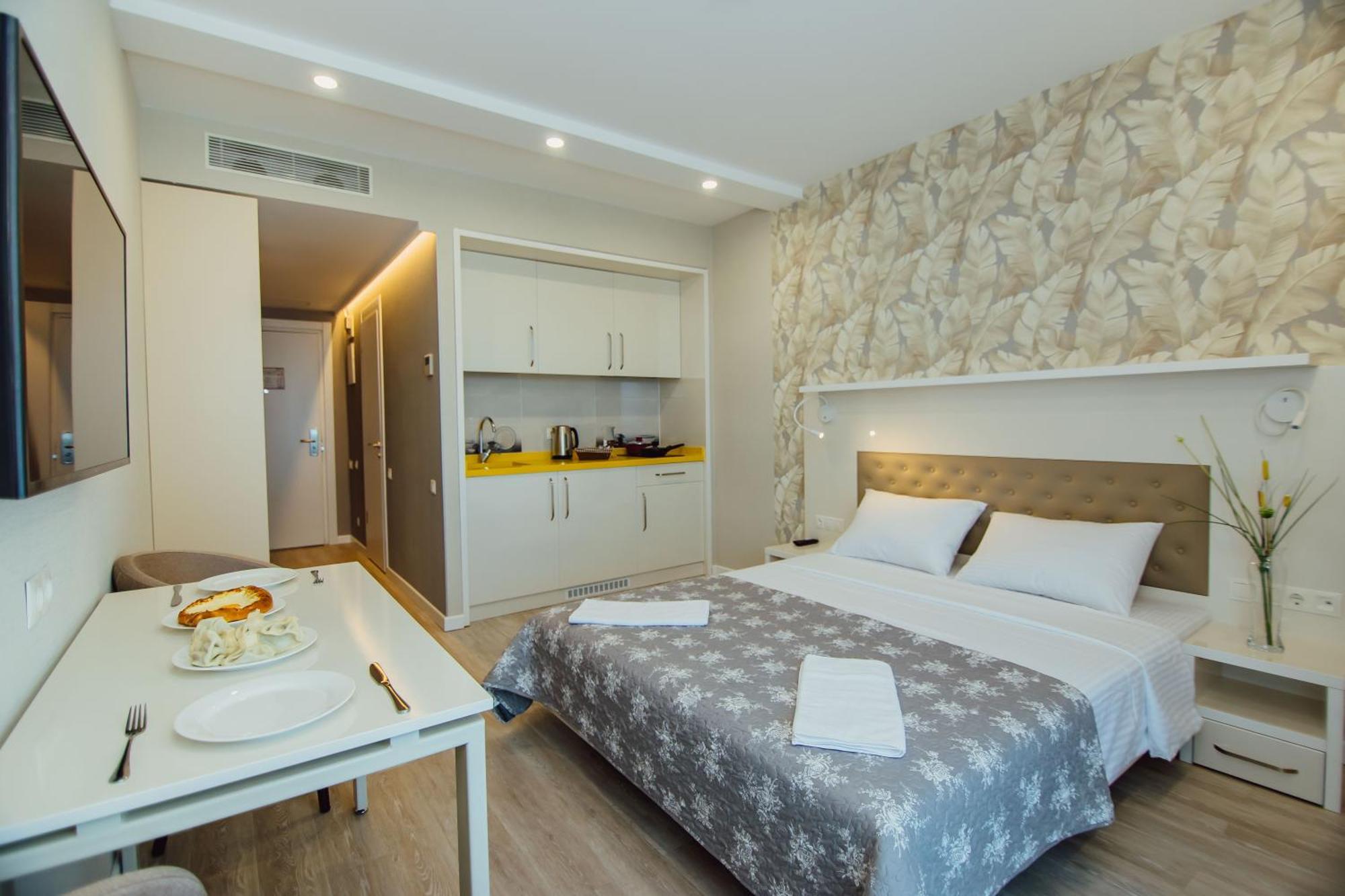 Sunshine Apartments Batumi Bagian luar foto
