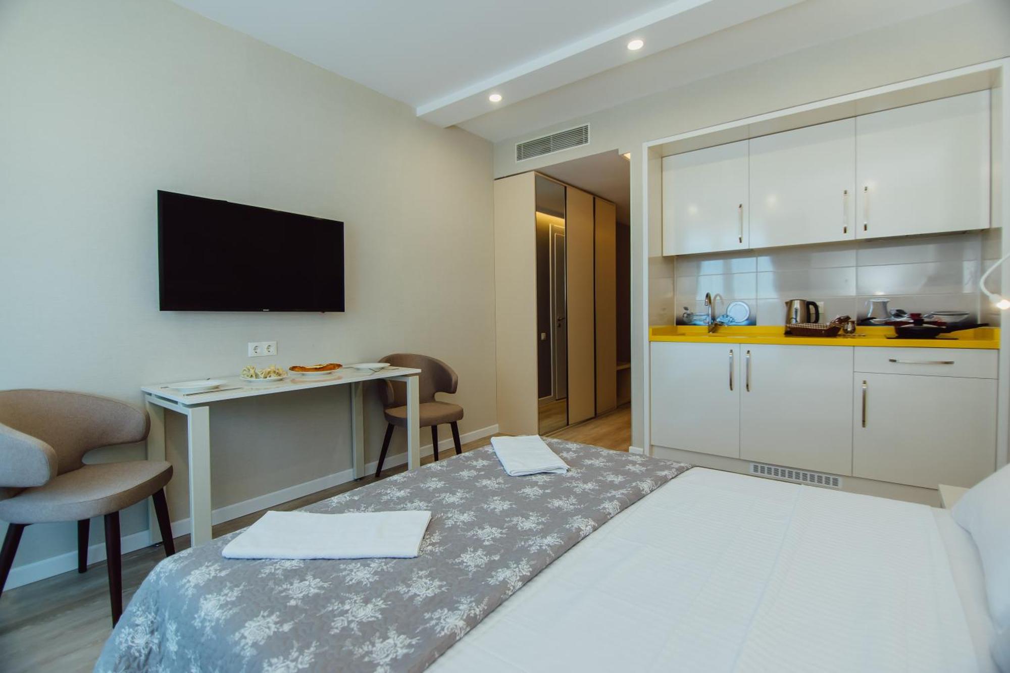 Sunshine Apartments Batumi Bagian luar foto