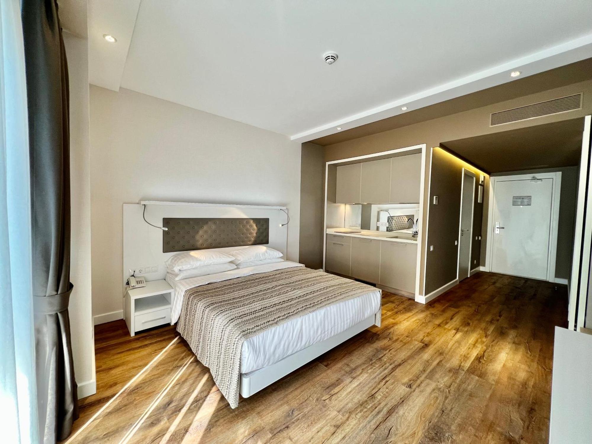 Sunshine Apartments Batumi Bagian luar foto