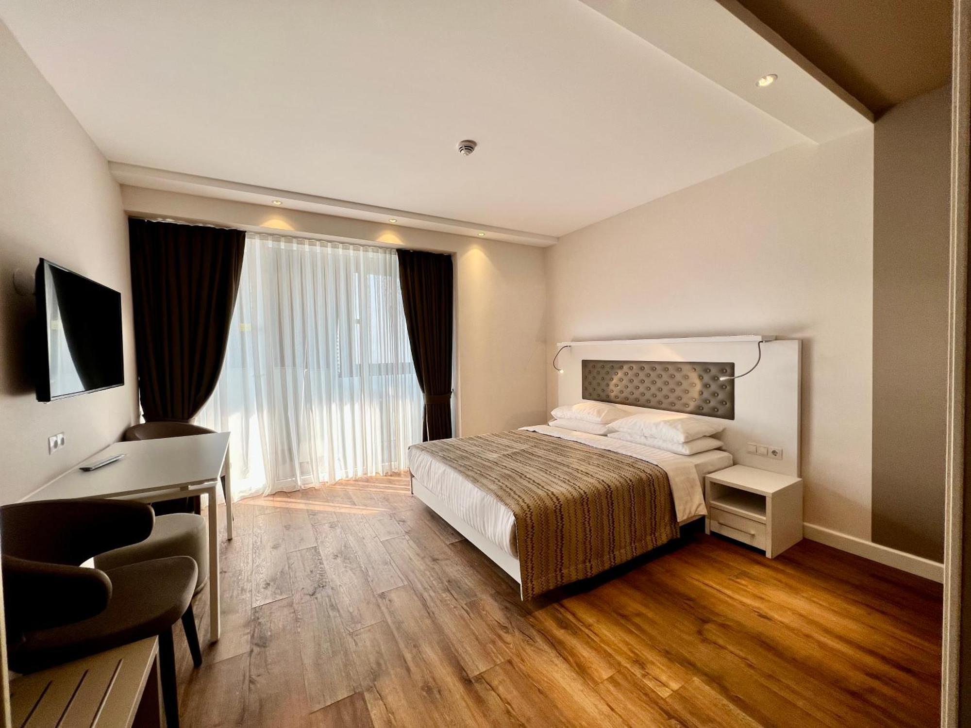 Sunshine Apartments Batumi Bagian luar foto