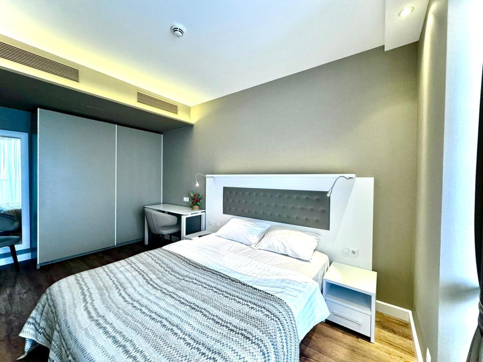 Sunshine Apartments Batumi Bagian luar foto