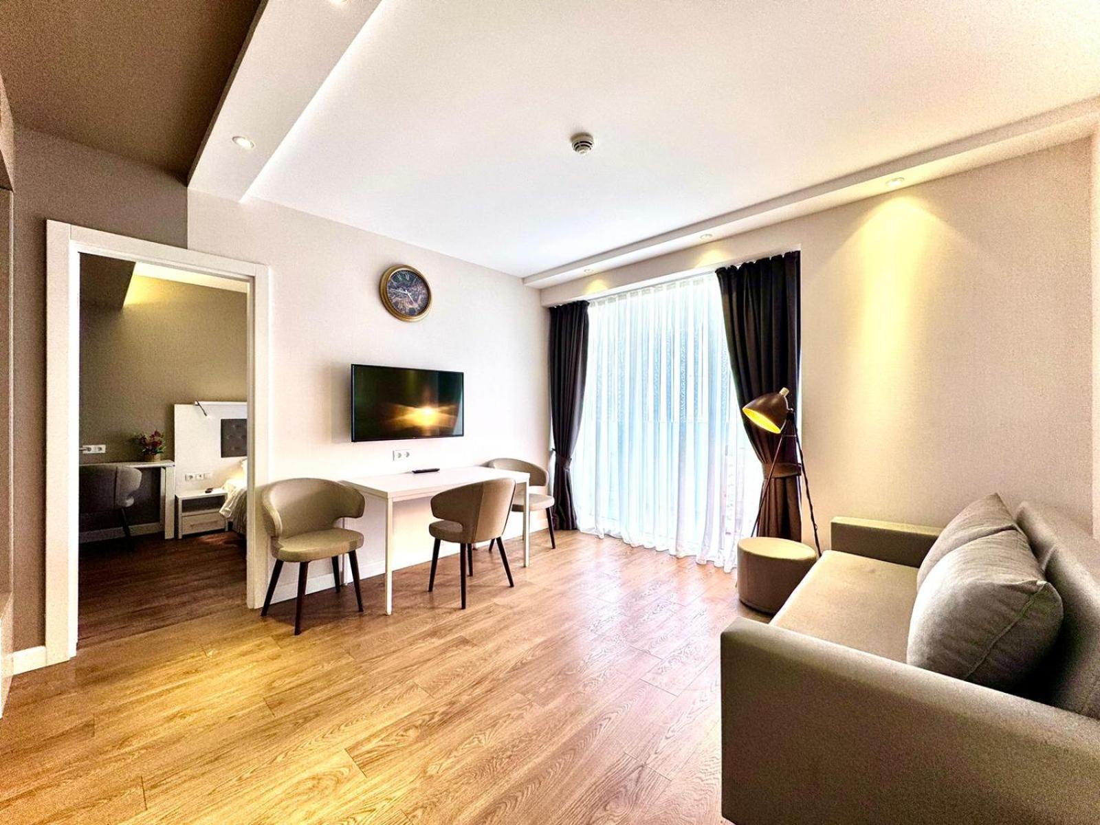 Sunshine Apartments Batumi Bagian luar foto