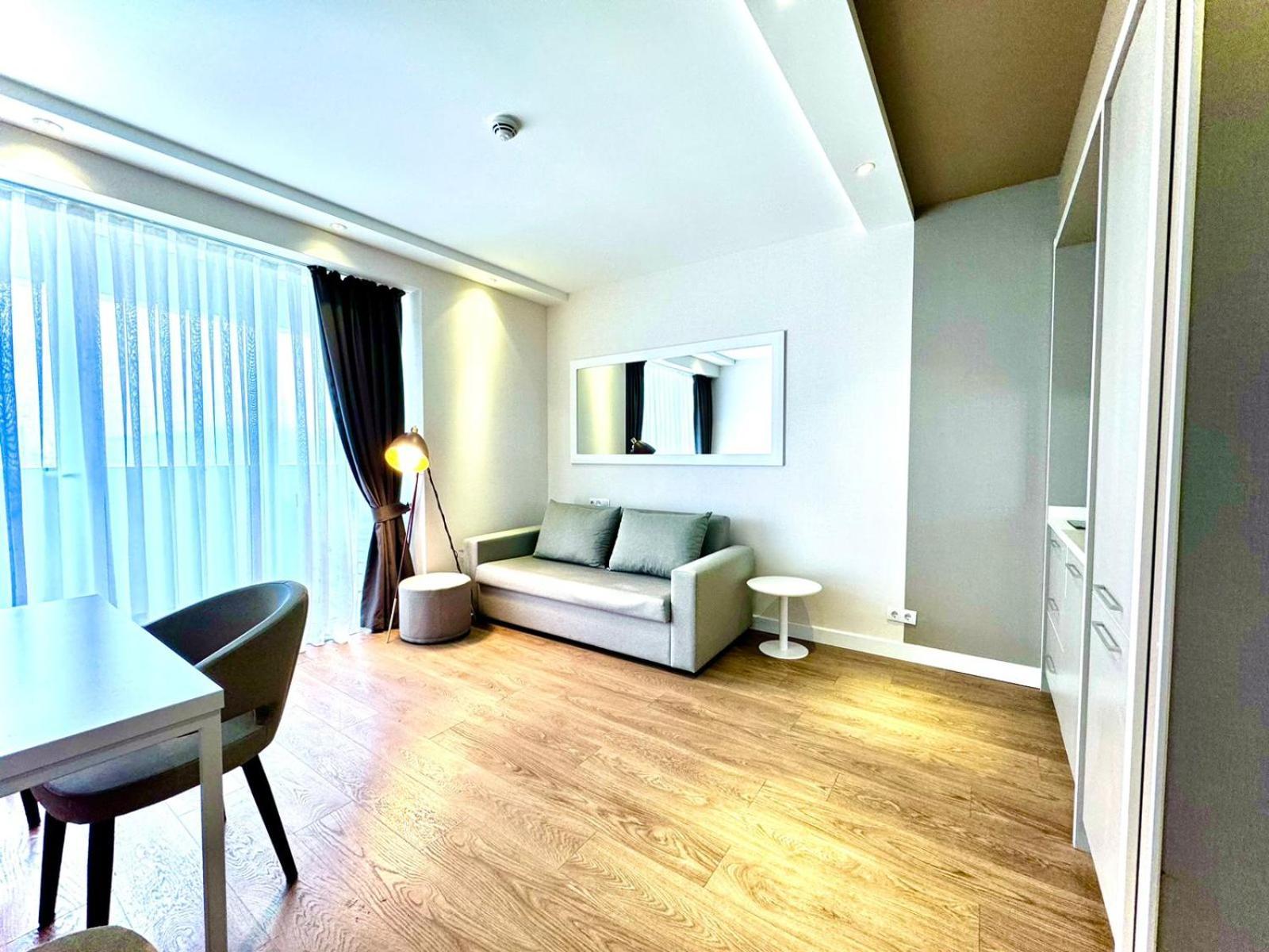 Sunshine Apartments Batumi Bagian luar foto