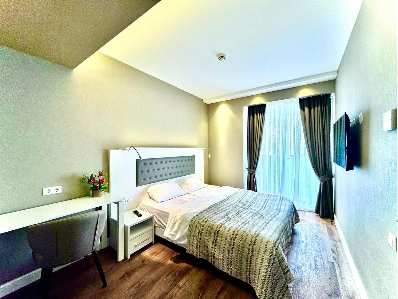 Sunshine Apartments Batumi Bagian luar foto